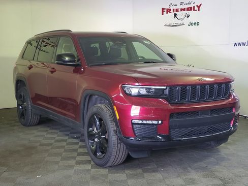 Used 2025 Jeep Grand Cherokee L Limited w/ Black Appearance Package AWD/4WD image 2