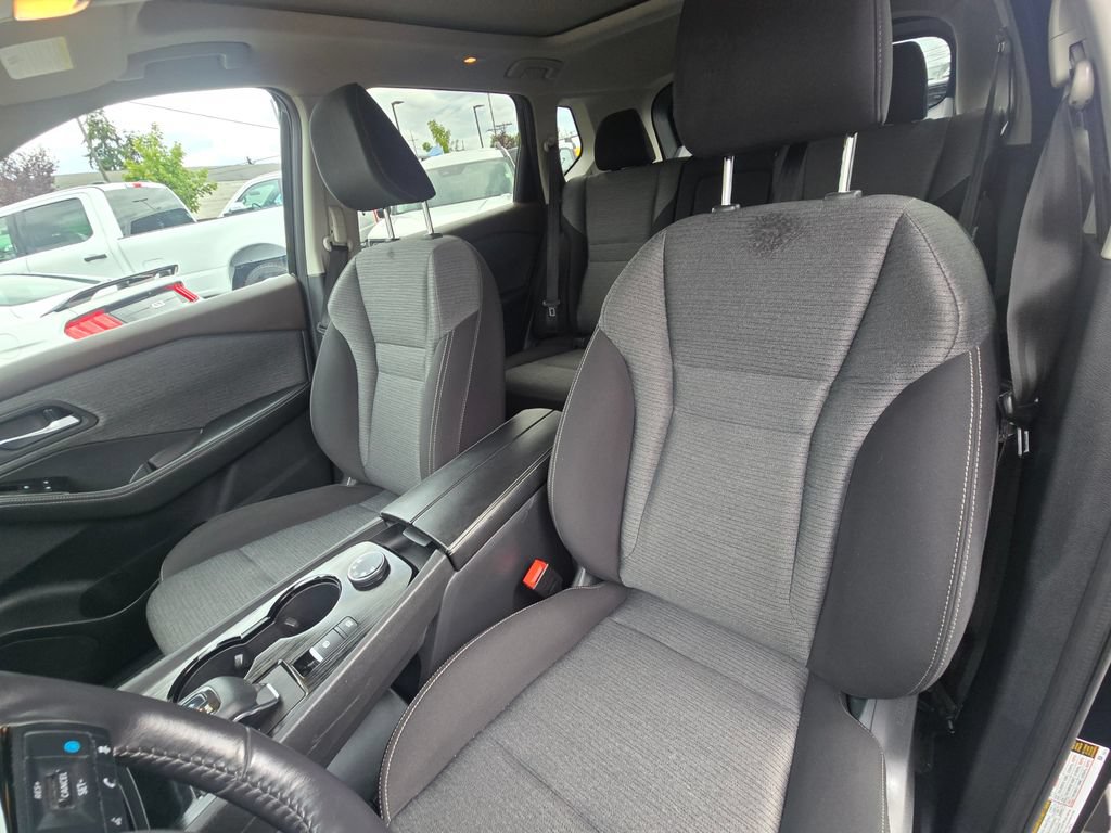 Used 2021 Nissan Rogue SV AWD/4WD image 23