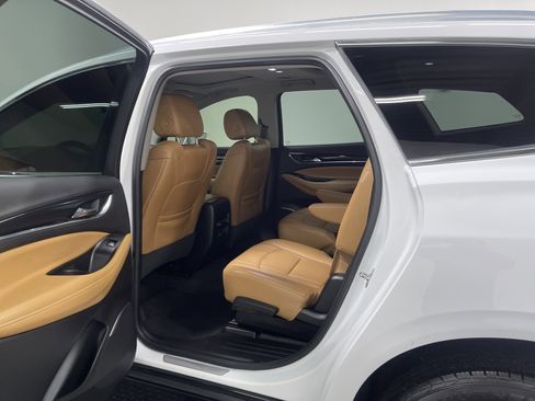 Used 2018 Buick Enclave Essence image 13