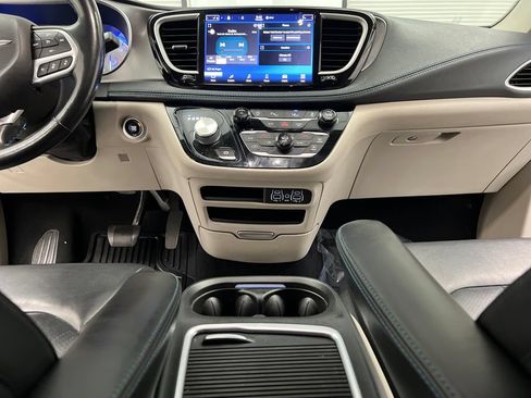 Used 2021 Chrysler Pacifica Touring-L FWD image 53