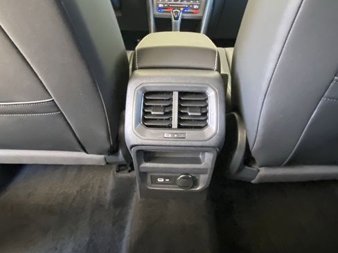 Certified 2023 Volkswagen Tiguan SE FWD image 38