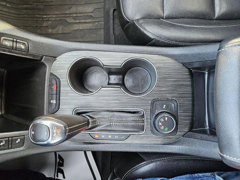 Used 2019 GMC Acadia SLT image 16