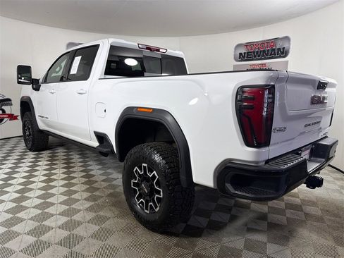 Used 2025 GMC Sierra 2500 AT4X image 7