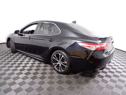 Used 2019 Toyota Camry SE FWD image 11