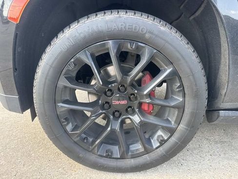 Used 2022 GMC Yukon Denali RWD image 9