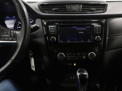 Used 2019 Nissan Rogue S FWD image 23