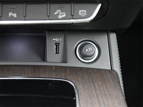 Used 2024 Audi Q5 e Premium Plus w/ Premium Plus Package image 25