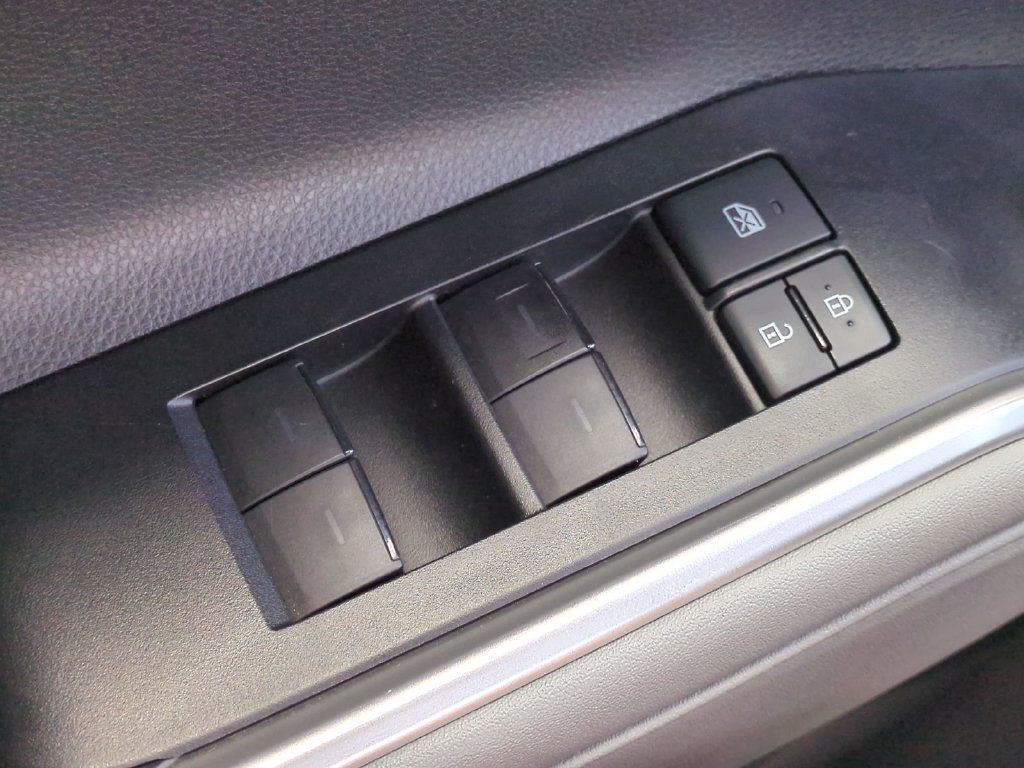 Used 2020 Toyota Highlander LE FWD image 20