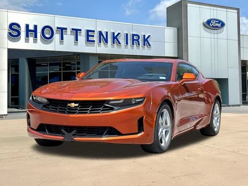 Used 2022 Chevrolet Camaro LT RWD image 3