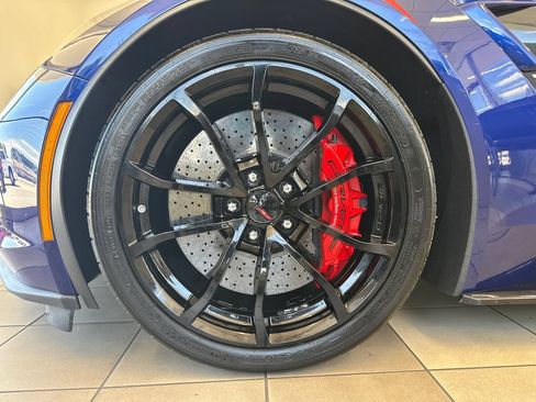 Used 2017 Chevrolet Corvette Grand Sport w/ Z07 Performance Package RWD image 11