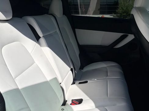 Used 2022 Tesla Model Y Performance AWD/4WD image 13