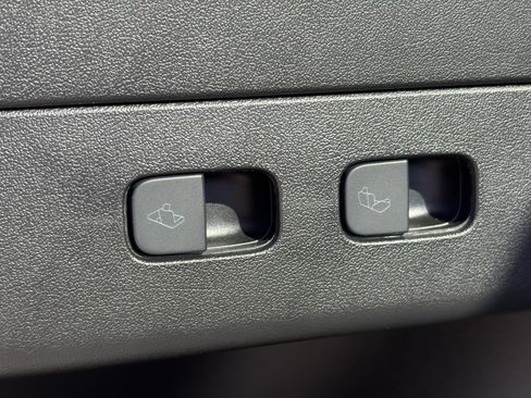 Used 2021 Tesla Model Y Long Range image 10