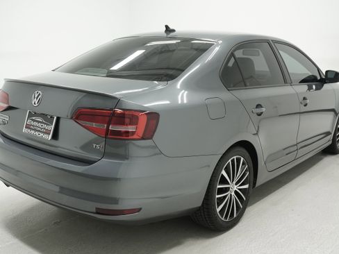 Used 2015 Volkswagen Jetta SE FWD image 4