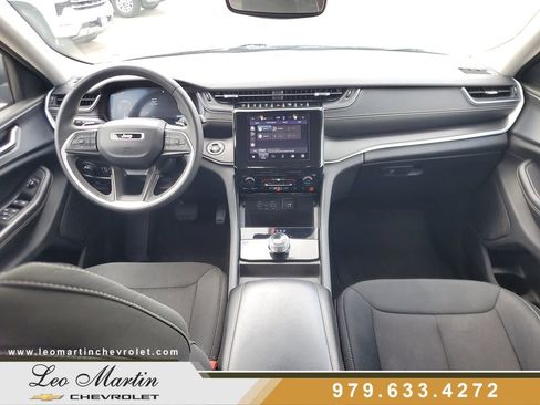 Used 2023 Jeep Grand Cherokee L Laredo RWD image 11