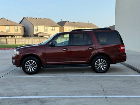 Used 2017 Ford Expedition XLT w/ Equipment Group 202A RWD image 4