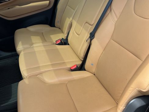 Used 2019 Volvo XC90 T6 Momentum AWD/4WD image 17