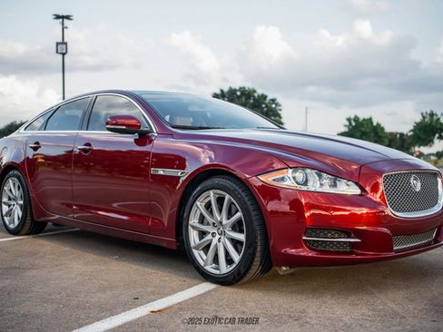 Used 2012 Jaguar XJ image 12