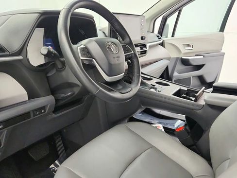 Used 2024 Toyota Sienna XLE image 22