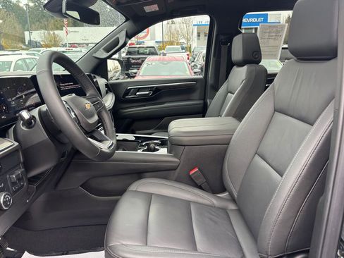 Certified 2025 Chevrolet Suburban LT w/ Comfort Package image 16