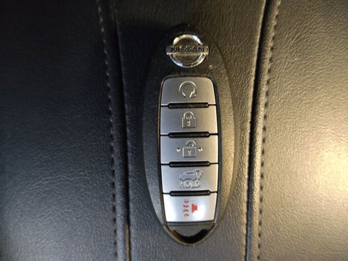 Used 2019 Nissan Rogue SV FWD image 32