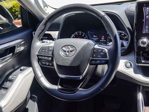 Used 2020 Toyota Highlander Platinum AWD/4WD image 14