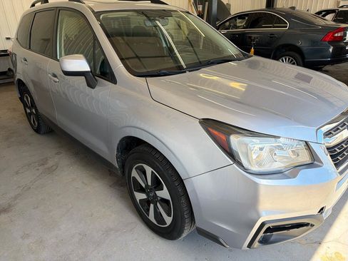Used 2017 Subaru Forester 2.5i Premium w/ All-Weather Package AWD/4WD image 6