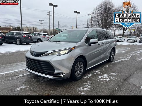 Certified 2023 Toyota Sienna XLE image 1