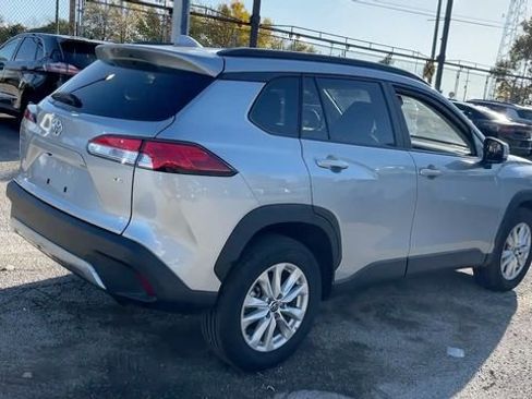 Used 2024 Toyota Corolla Cross LE image 6