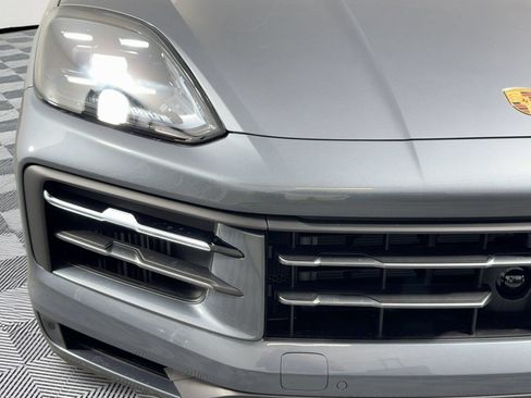 Used 2026 Porsche Cayenne AWD/4WD image 11