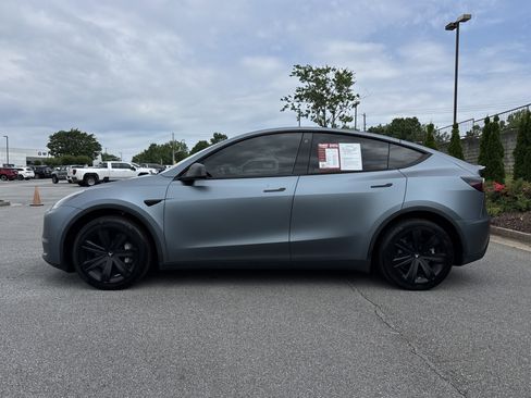 Used 2022 Tesla Model Y Long Range AWD/4WD image 7
