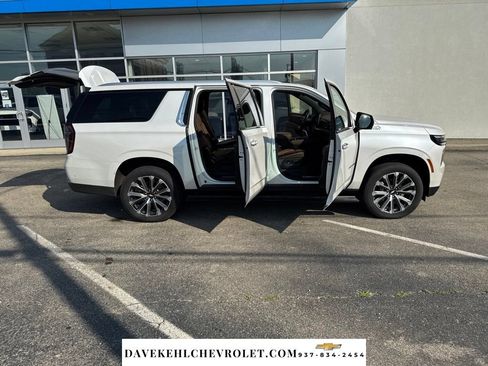 Used 2025 Chevrolet Suburban High Country AWD/4WD image 38