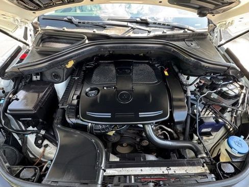 Used 2015 Mercedes-Benz ML 350 4MATIC w/ Premium 1 Package image 2