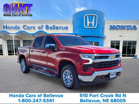 Used 2022 Chevrolet Silverado 1500 LT w/ Z71 Off-Road Package AWD/4WD image 10
