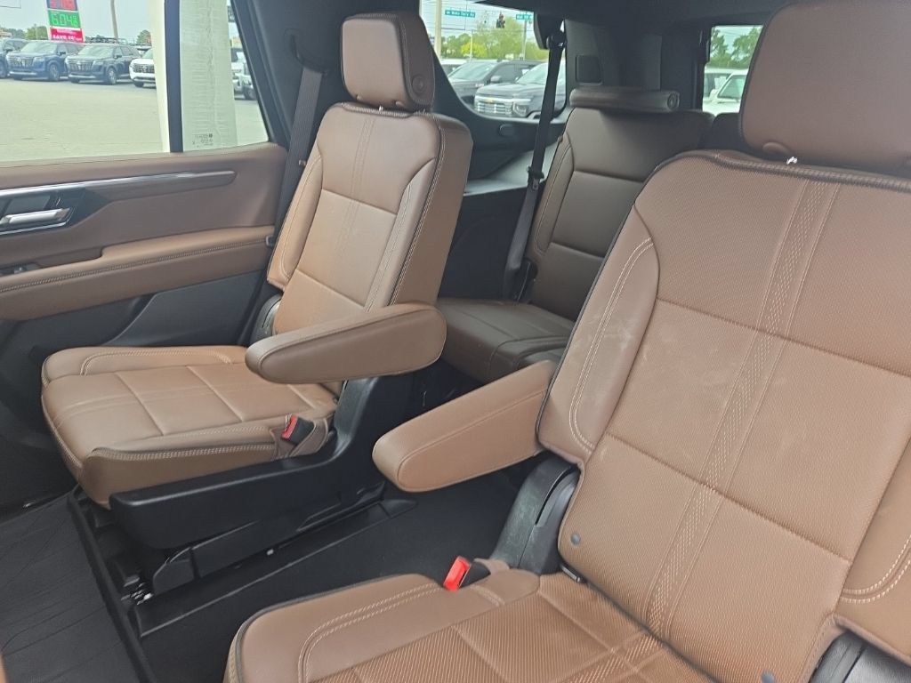 Used 2026 Chevrolet Tahoe High Country RWD image 8