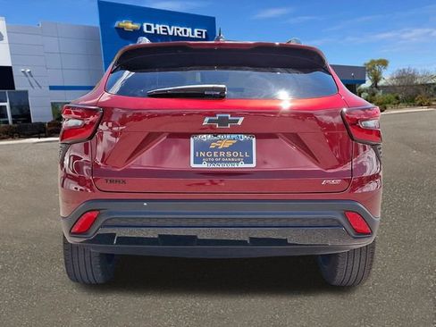 Used 2024 Chevrolet Trax RS w/ Sunroof Package FWD image 25