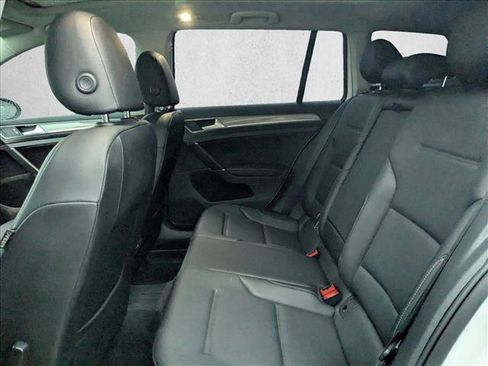 Used 2017 Volkswagen Golf S image 18