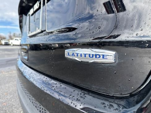 Used 2024 Jeep Compass Latitude w/ Convenience Group image 40