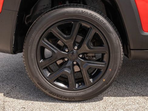 Used 2023 Jeep Renegade Altitude AWD/4WD image 10