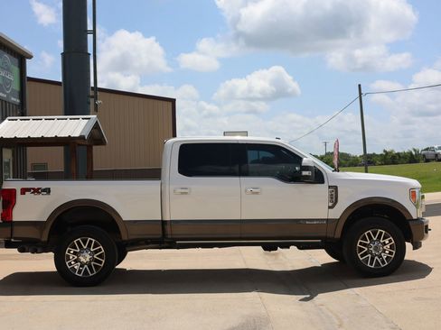 Used 2017 Ford F250 King Ranch w/ King Ranch Ultimate Package AWD/4WD image 2