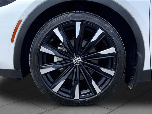 Certified 2024 Toyota Crown Platinum AWD/4WD image 11
