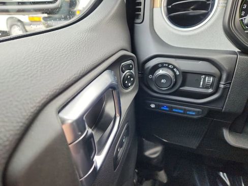 Used 2025 Jeep Wrangler Unlimited Sahara w/ Safety Group image 36