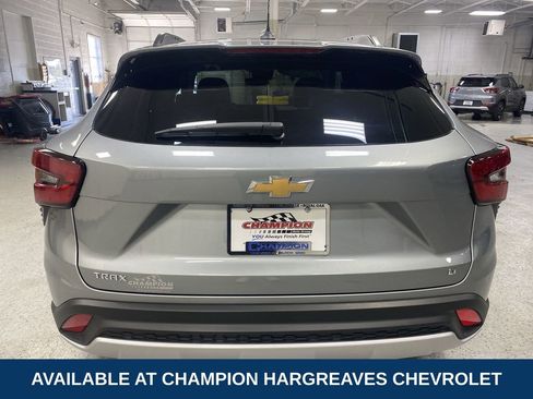 Certified 2024 Chevrolet Trax LT FWD image 40