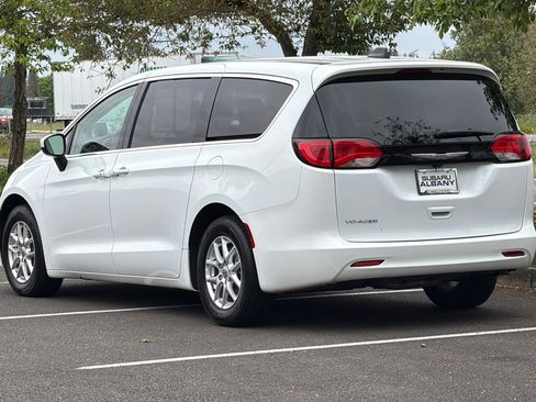 Used 2023 Chrysler Voyager LX FWD image 6