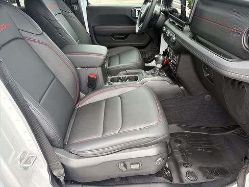 Used 2026 Jeep Wrangler Unlimited Rubicon AWD/4WD image 14