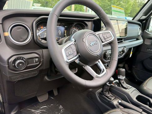 New 2026 Jeep Wrangler Unlimited Sahara AWD/4WD image 9