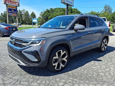 Used 2022 Volkswagen Taos SEL w/ Panoramic Sunroof Package AWD/4WD image 3