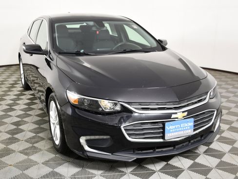 Used 2017 Chevrolet Malibu LT FWD image 3