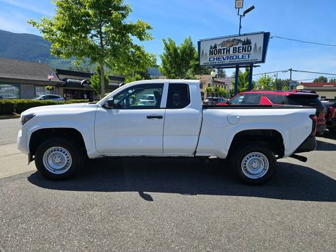 Used 2024 Toyota Tacoma SR RWD image 8