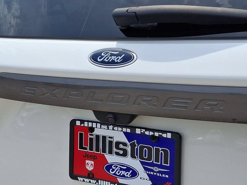 Used 2023 Ford Explorer XLT w/ Equipment Group 202A AWD/4WD image 34
