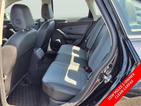 Used 2025 Volkswagen Jetta SE w/ Sunroof Package FWD image 23
